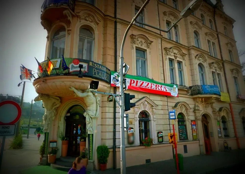 Plaudit naproti MHD Fügnerova zavírá