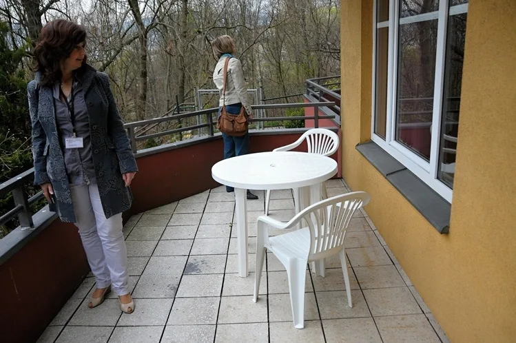 Senioři, kteří potřebují trvalou péči, už nemusejí pendlovat od léčebny k léčebně. Foto: Zuzana Minstrová