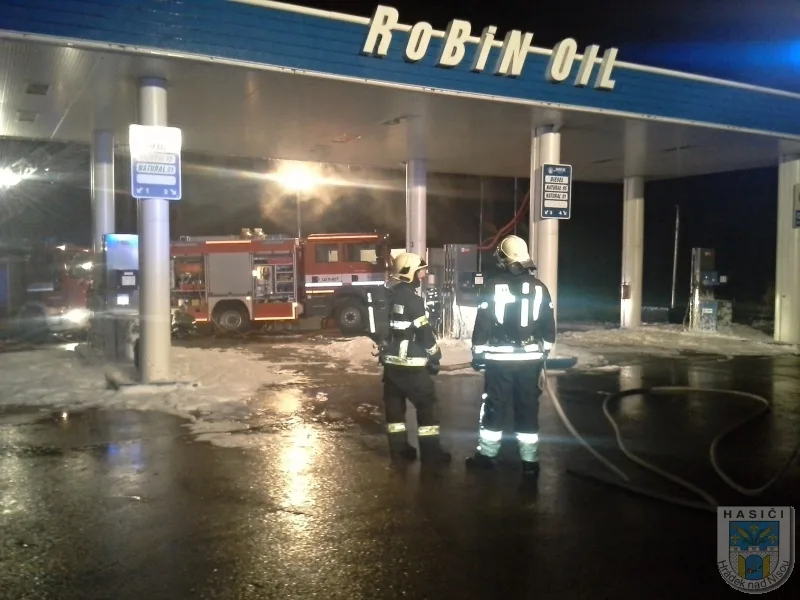 O požáru se hasiči dozvěděli krátce po půlnoci. Foto: Hasiči Hrádek nad Nisou