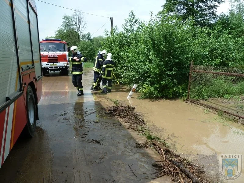 Úterní déšť vytopil restauraci ve Václavicích. Foto: Hasiči Hrádek nad Nisou