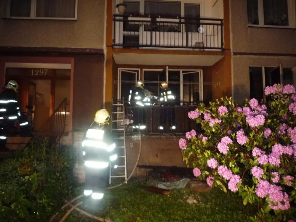 Devatenáct nájemníků čekal předčasný budíček. Foto: HZSLK