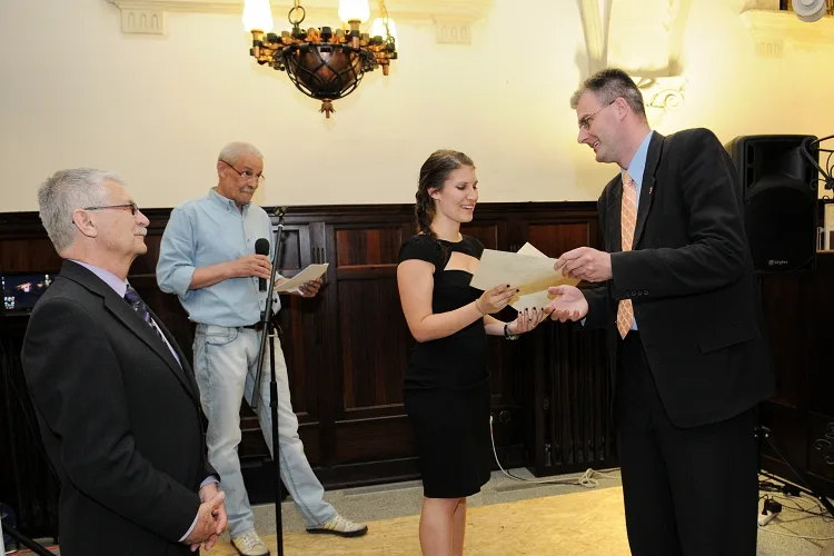 Radniční sklípek zaplnil historický nábytek z dílen studentů. Foto: MML/Jan Král
