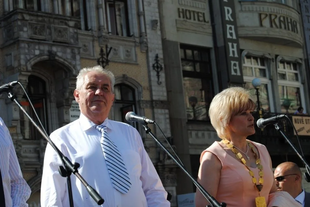 Miloš Zeman před radnicí. Foto: Michael Daněk