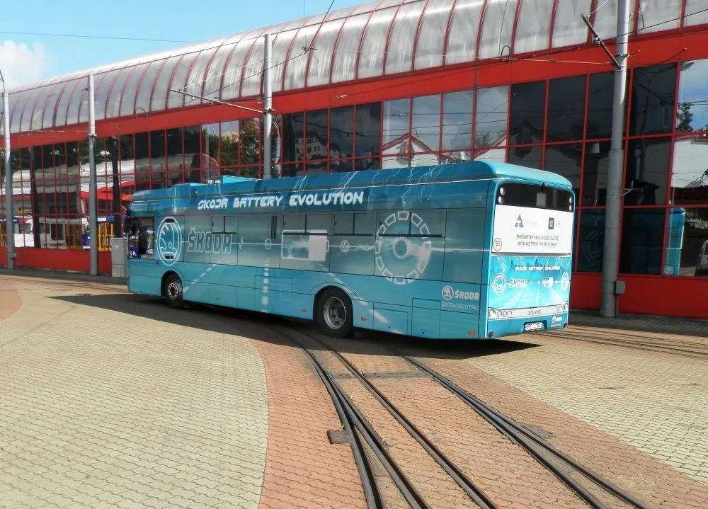 Bateriový elektrobus Škoda. Foto: DPMLJ