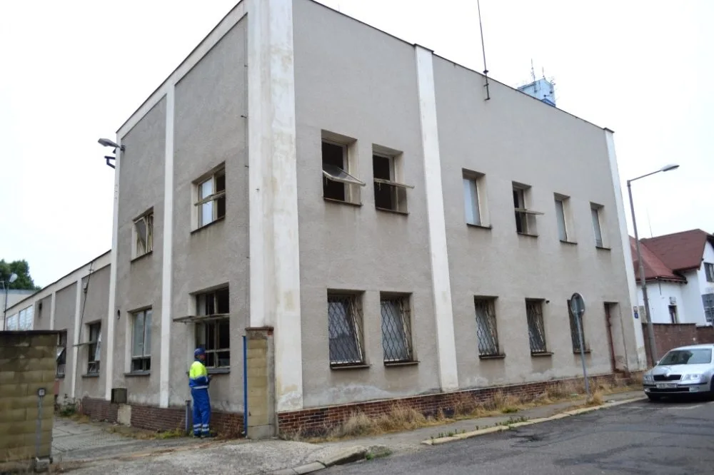 V Kladenské ulici hrozil ve středu dopoledne výbuch plynu. Foto: HZSLK