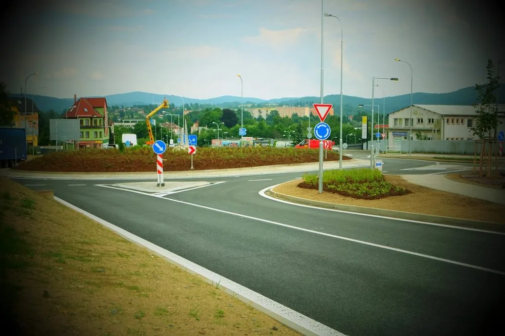 Okružní křižovatka Mládežnická. Foto: KÚLK