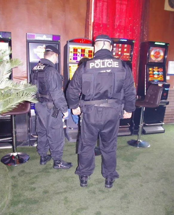 Městská policie při kontrolách heren. Foto: MP Liberec