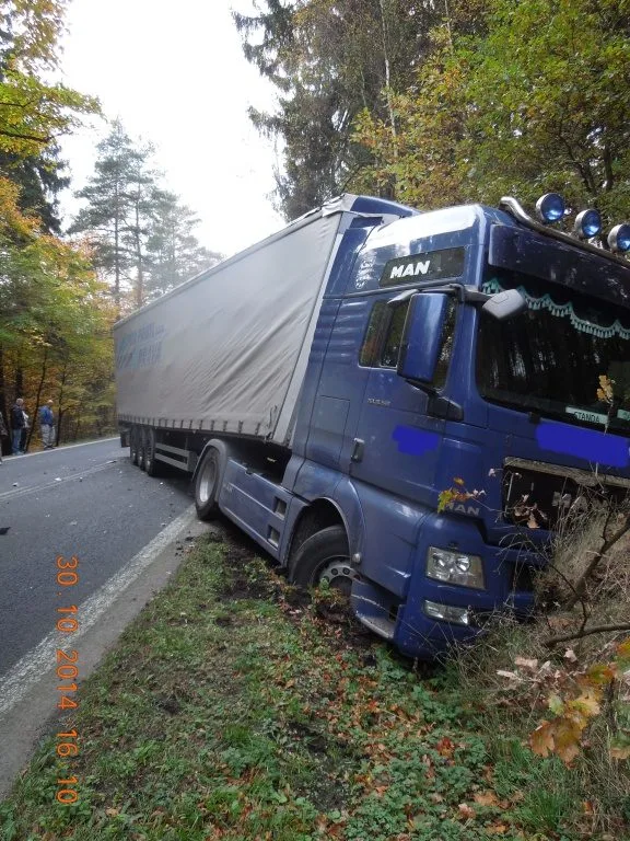 Mladík vjel do protisměru. Nehodu odnesl těžkým poraněním. Foto: HZSLK