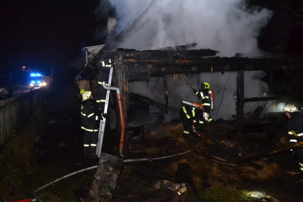 doly na okraji Liberce zasahovalo osm cisteren. Foto: HZSLK