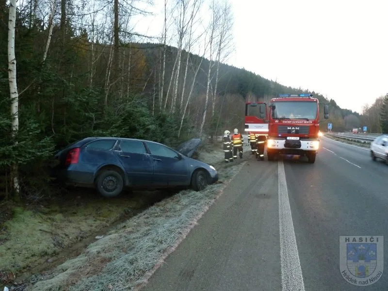 Nehoda se obešla bez zranění. Foto: Hasiči Hrádek nad Nisou