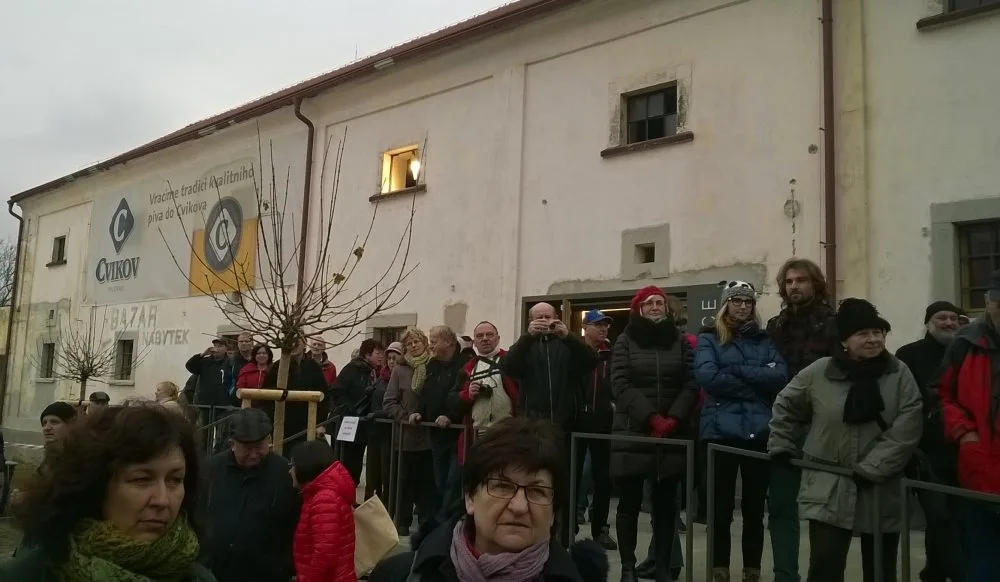 První hosté.