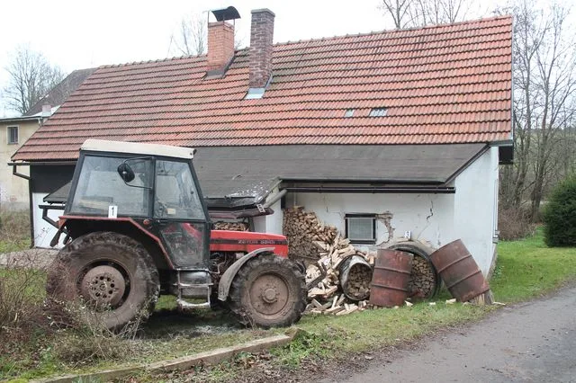 Traktorista způsobil škodu 155 tisíc korun. Foto: Policie ČR