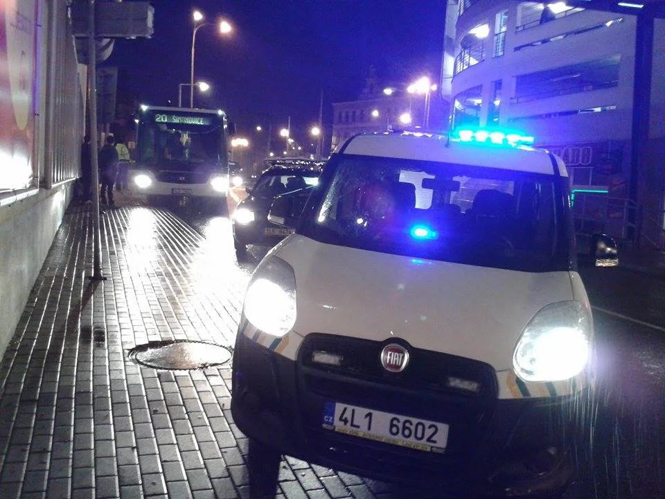 Nehoda si vyžádala čtyři zranění. Foto: Standa Kašpar