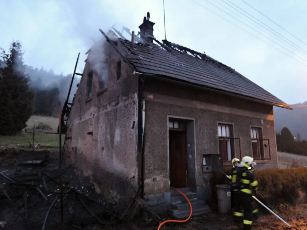 Policie prošetřuje další podezření na žhářský útok. Foto: HZSLK