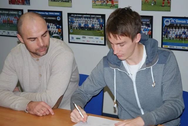 Martin Sus při podpisu. Foto: FC Slovan Liberec