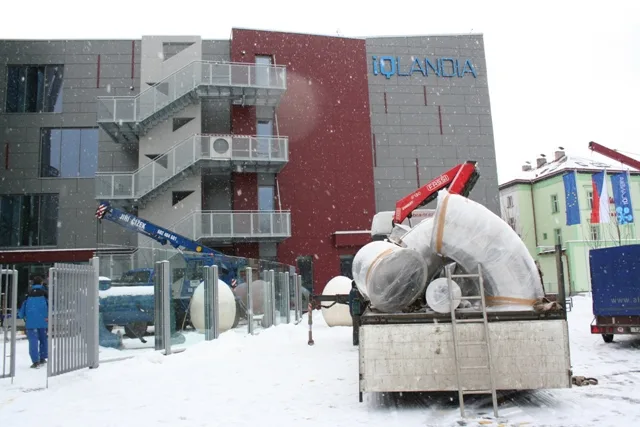 Do liberecké iQlandie dovezli dvacetimetrový tobogán