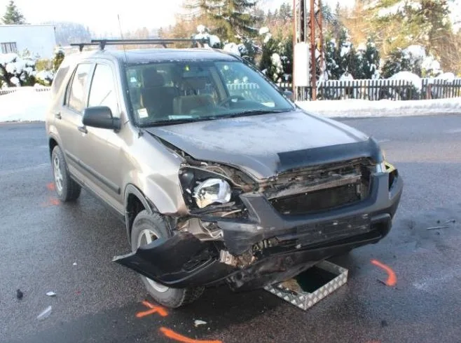 Nedání přednosti odnesla dvojice spolujezdců zraněním. Foto: Policie ČR