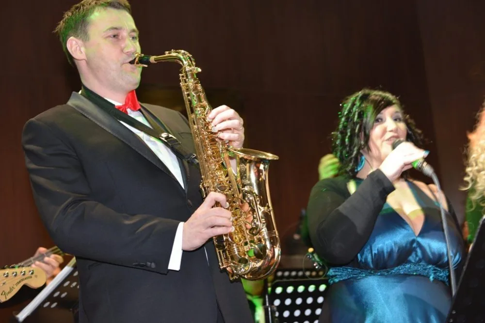 Popůlnoční překvapení - hejtmanův playback na saxofon.