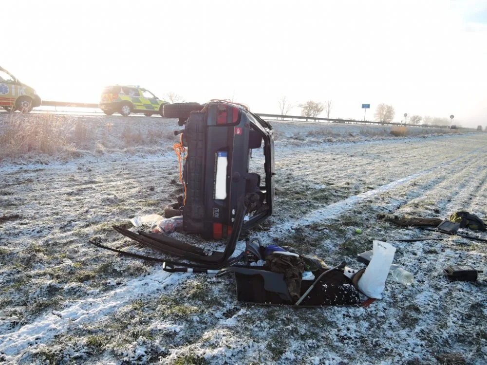 Na rychlostce havarovala Felicie, tři lidé se zranili. Foto: HZSLK