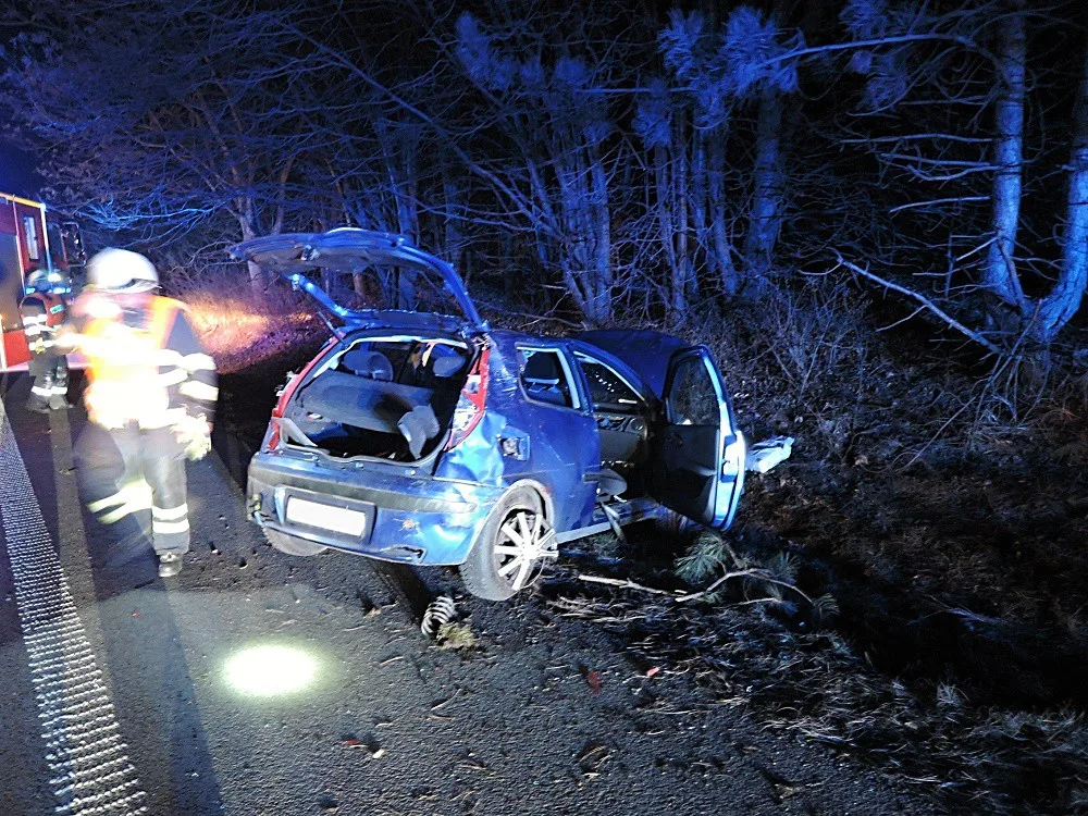 U večerní nehody na R10 tři jednotky hasičů. Foto: HZSLK