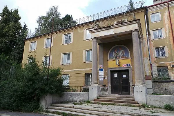 Co bude s bývalou služebnou?