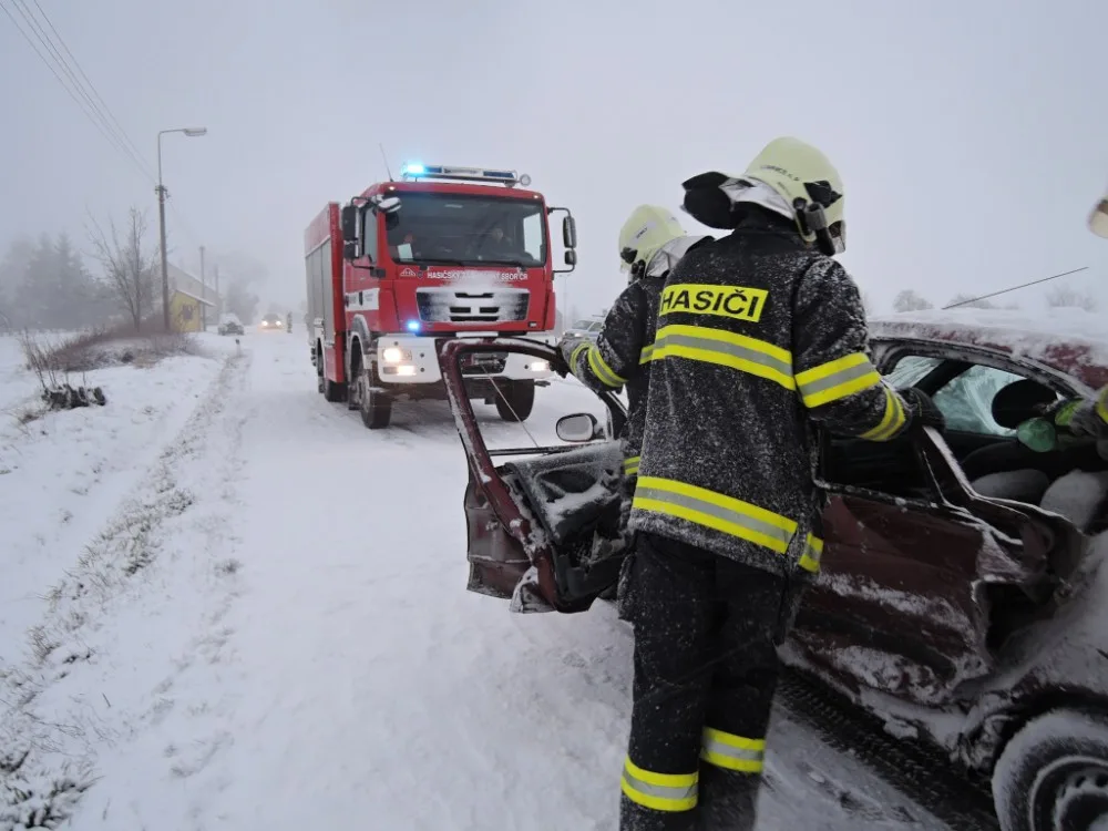 Jedna z dnešních nehod. Foto: HZSLK