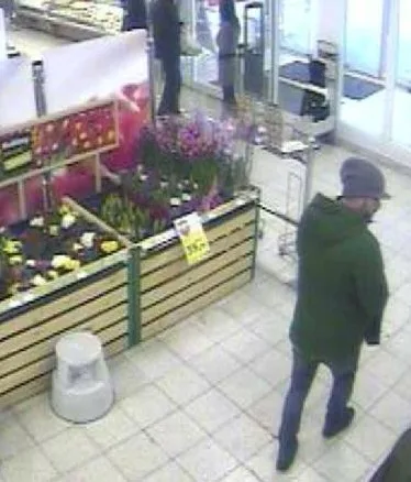 Poznáváte tohohle zloděje? Na Kunratické okradl stařenku. Foto: Policie ČR