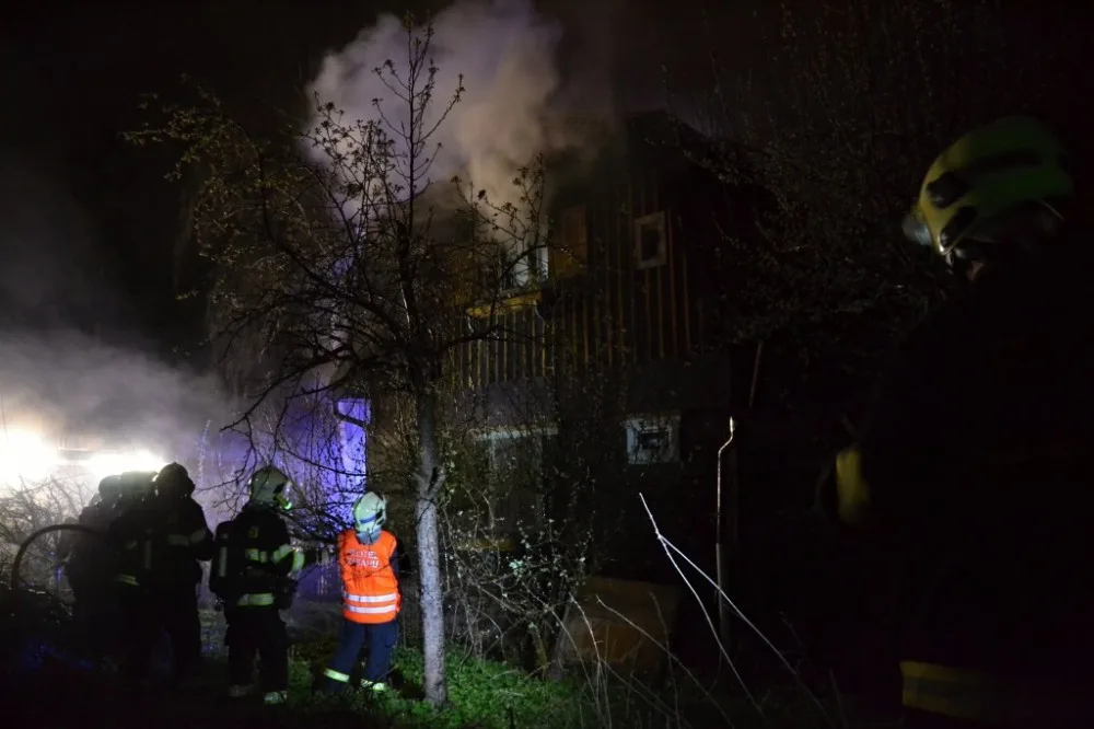Požár v Andělčině ulici. Foto: HZSLK