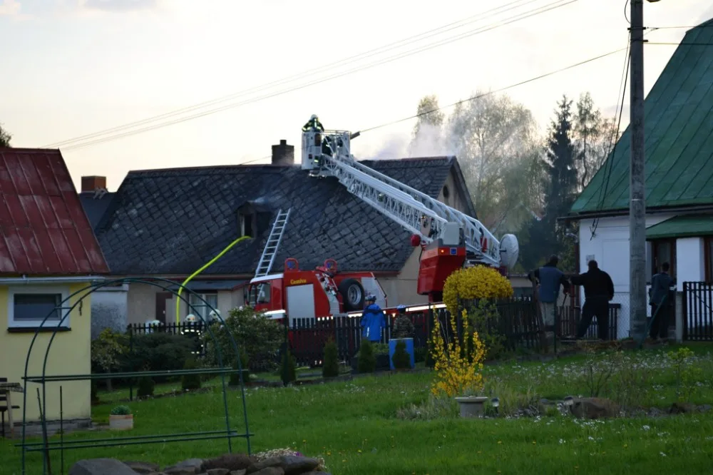 Za požár domu mohla nedbalost majitele. Foto: HZSLK