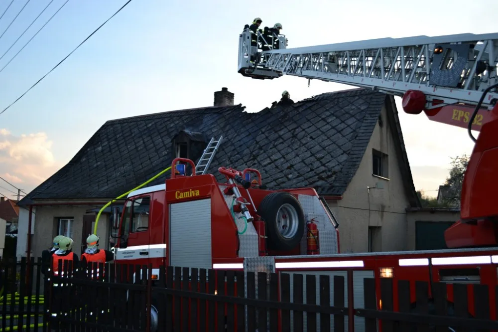 Za požár domu mohla nedbalost majitele. Foto: HZSLK
