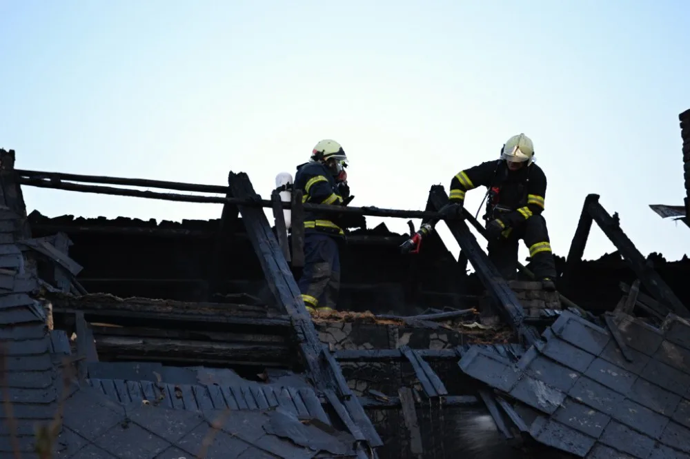 Za požár domu mohla nedbalost majitele. Foto: HZSLK
