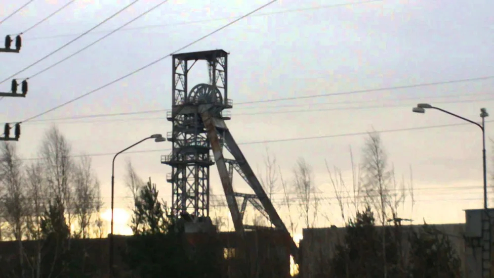 V Hamru na Jezeře začali dnes bourat 47 metrů vysokou důlní věž. Foto: Youtube