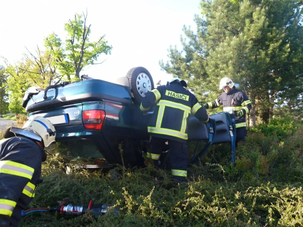 Při tragické nehodě v Hrádku zemřel třiapadesátiletý Němec. Foto: HZSLK