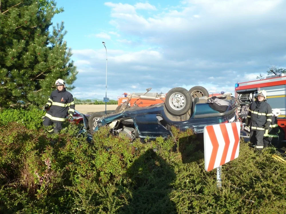 Při tragické nehodě v Hrádku zemřel třiapadesátiletý Němec. Foto: HZSLK