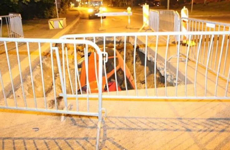Mladá řidička schovala Punto do výkopu. Zranila sebe i kamaráda. Foto: Policie ČR
