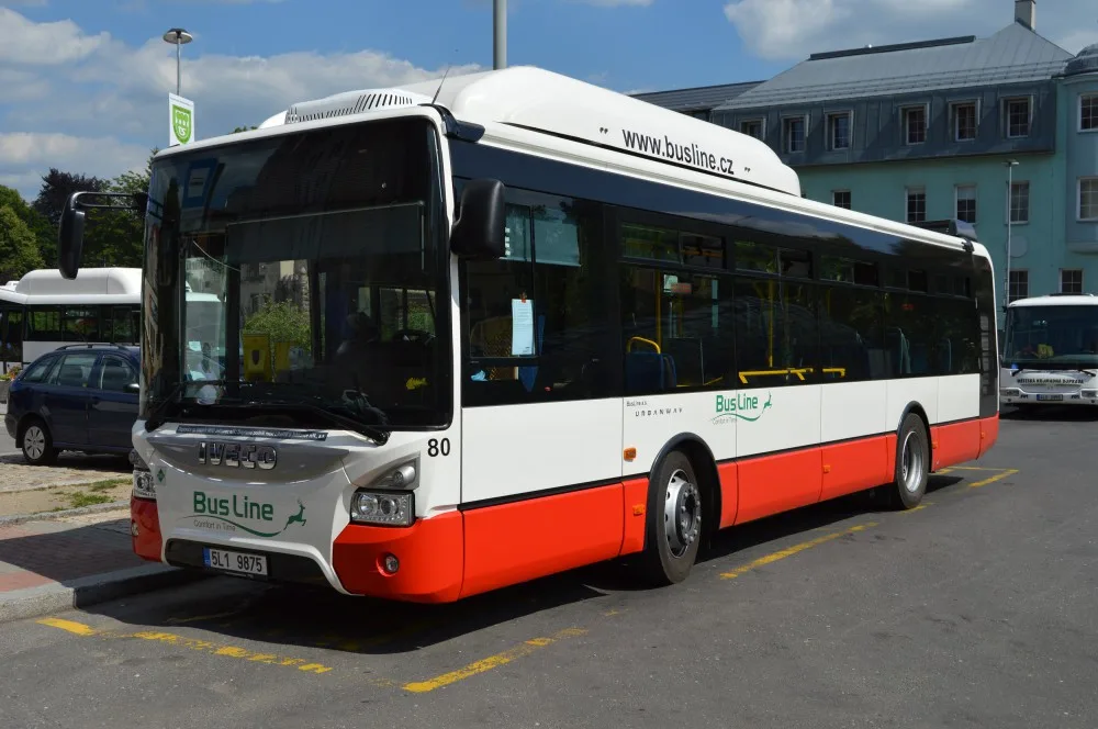 Ulice Jablonce brázdí od června nové autobusy. Foto: BusLine