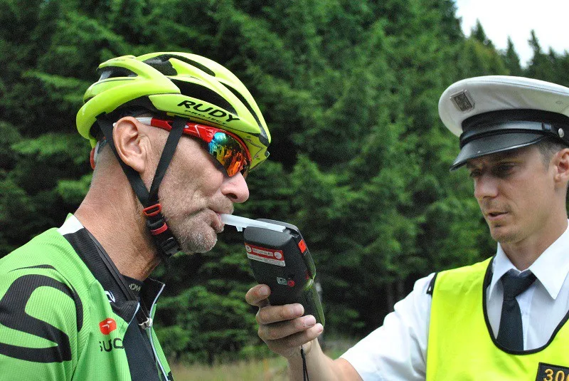 Cyklisté dostali za negativní zkoušku nealko pivo