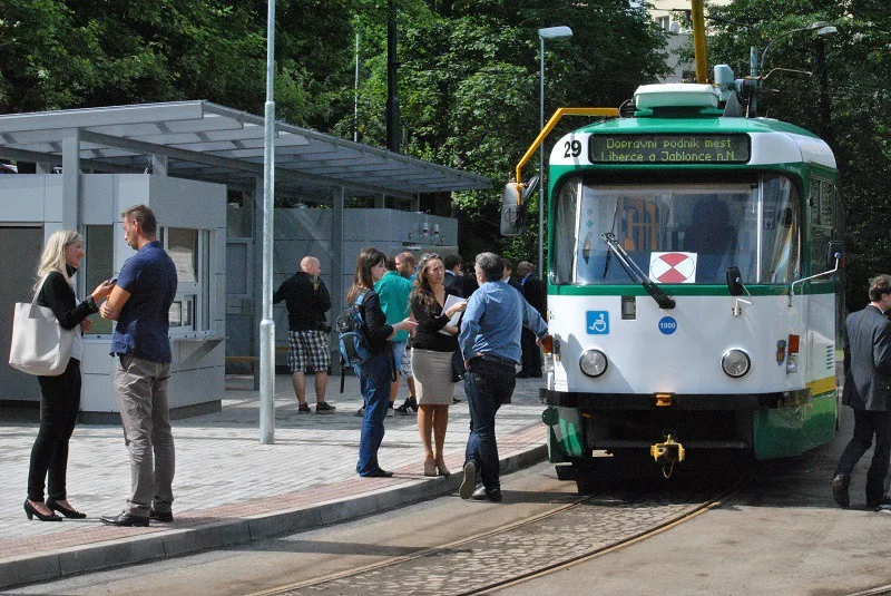 Na trať do Jablonce se vrátily tramvaje