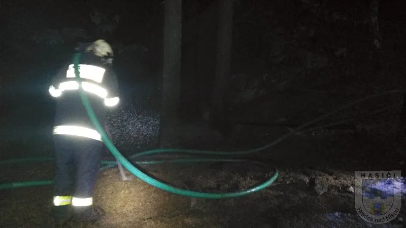 Požár hrabanky u Hrádku zaměstnal tři jednotky hasičů. Foto: HZSLK