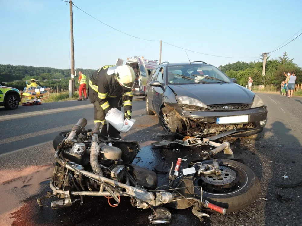 Do statistik přibyla trojice vážných nehod motorkářů. Foto: HZSLK