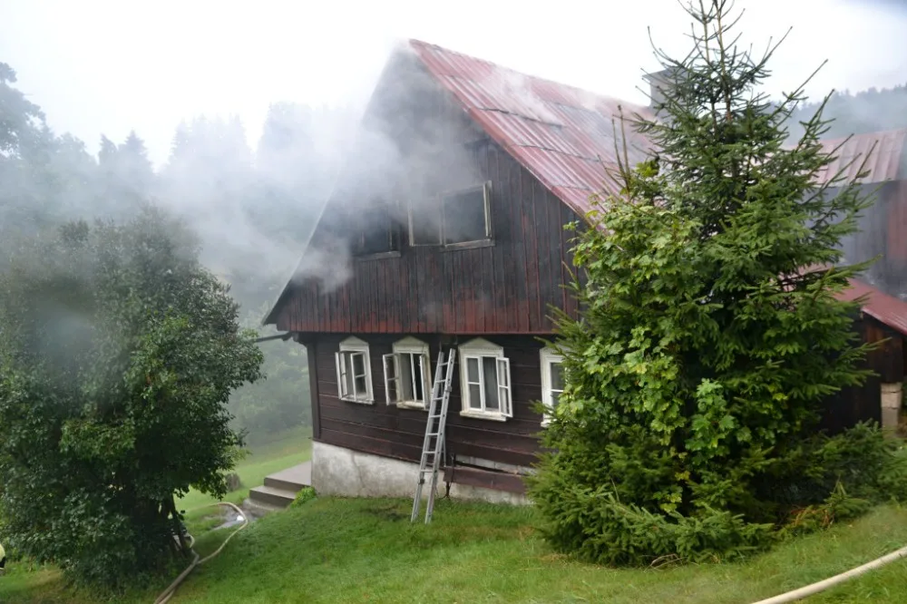 Blesk zapálil na Semilsku chalupu, škoda je za 750 tisíc