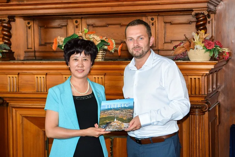 Liberec navštívila čínská delegace. V určitých oblastech se od sebe můžeme učit, řekla místostarostka metropole. Foto: Jan Král
