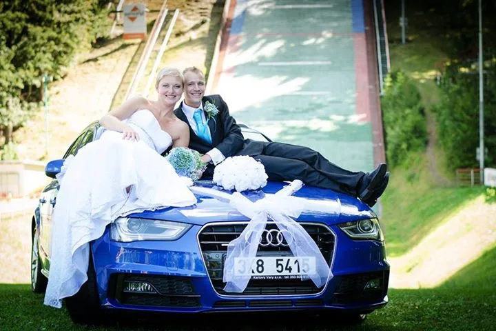 Skokan na lyžích Koudelka se oženil pod můstkem. Foto: Facebook