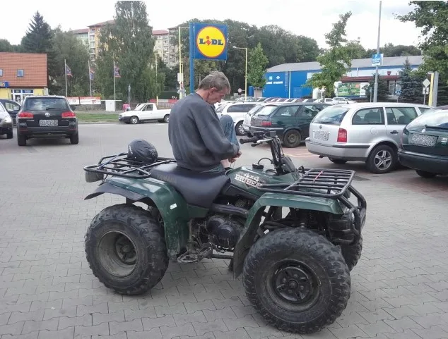 Tenhle agresivní  čtyřkolkář boural ve Frýdlantu. Poznáváte ho?