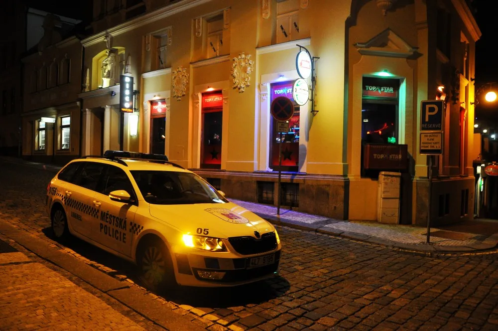 Rušení nočního klidu? V některých barech jsou strážníci každý víkend