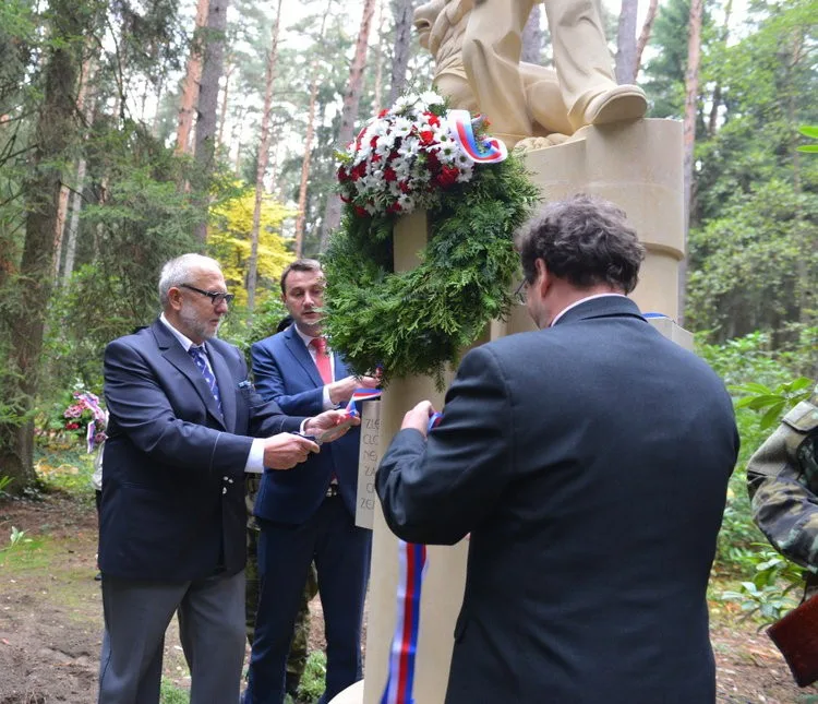 Pomník rumburské vzpoury v Novém Boru získal původní podobu