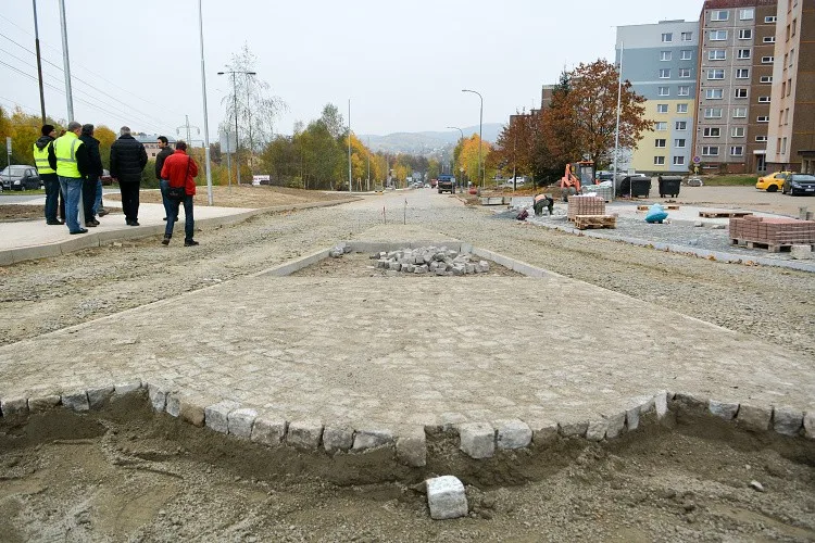 V Dobiášově ulici se začíná rýsovat nový kruhový objezd
