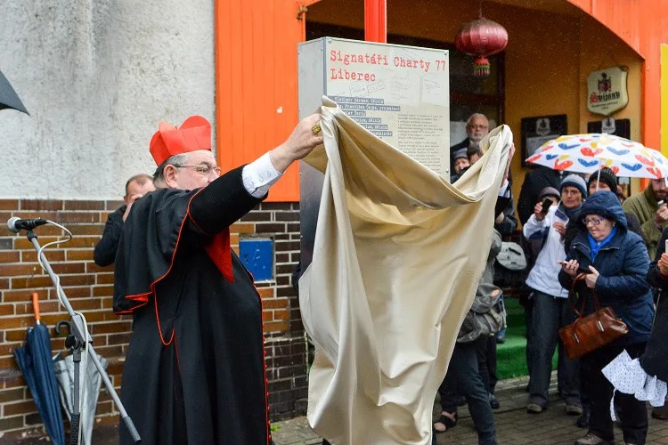 Na vzpomínkovém shromáždění v Liberci se sešly stovky lidí