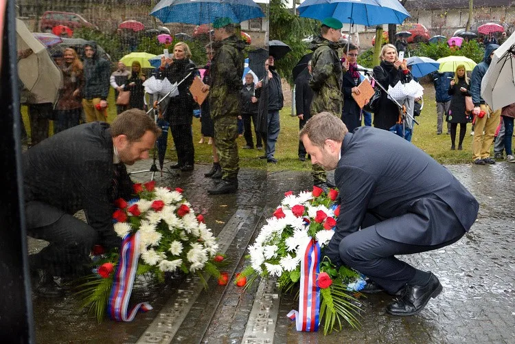 Na vzpomínkovém shromáždění v Liberci se sešly stovky lidí