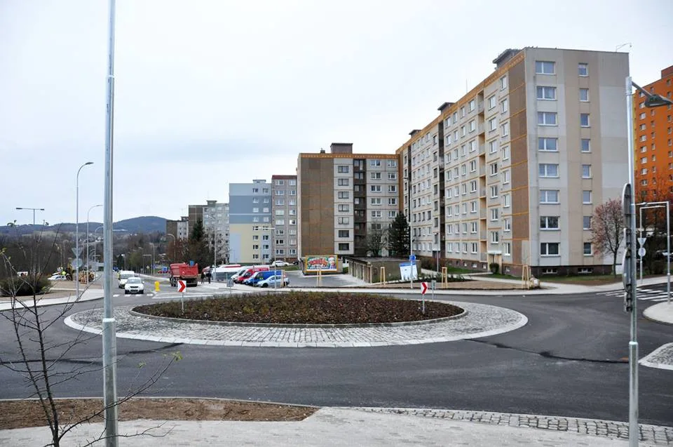 V Rochlici se v pondělí otevřel nový kruhový objezd